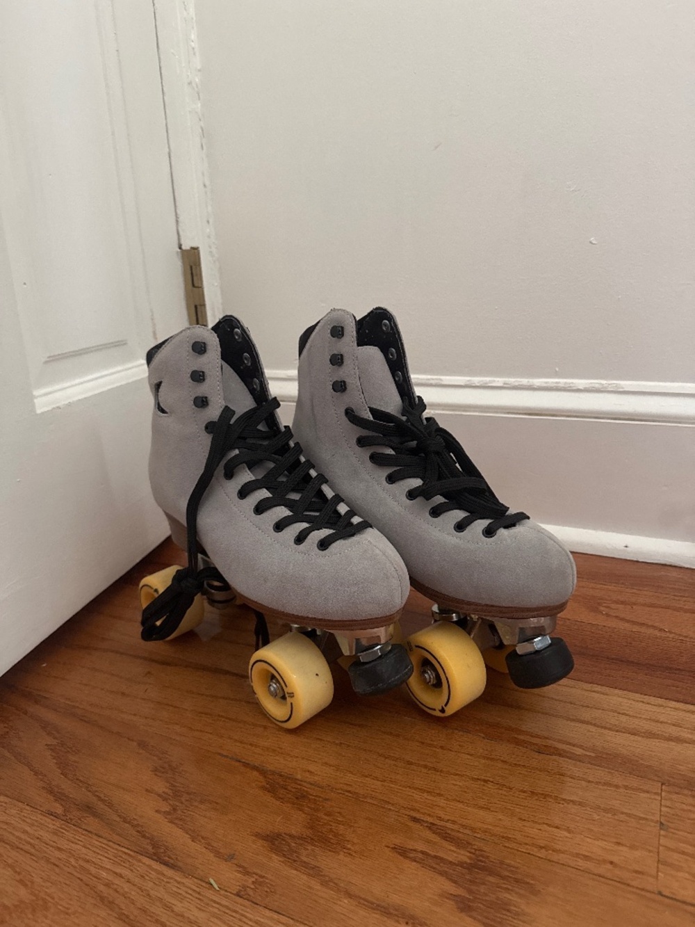 Moonlight Rollerskates Size 8